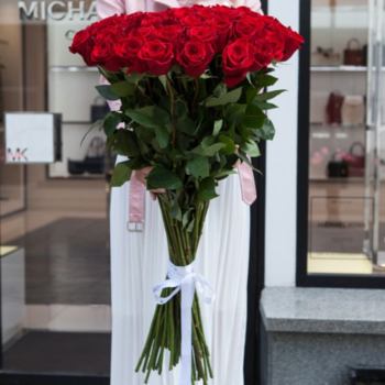 Фотография Букет из 51 высокой красной розы (Эквадор) 70 см 