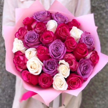 Фотография Букет из 25 разноцветных роз (Эквадор) 50 см 
