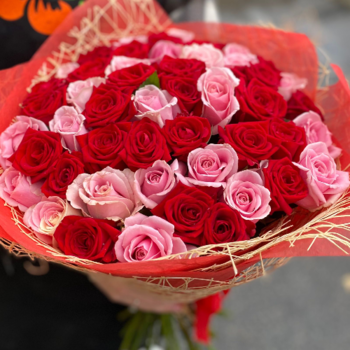 Фотография Букет из 51 розы "Первая любовь" 