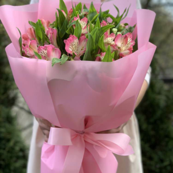 Фотография Букет из 7 розовых альстромерий 