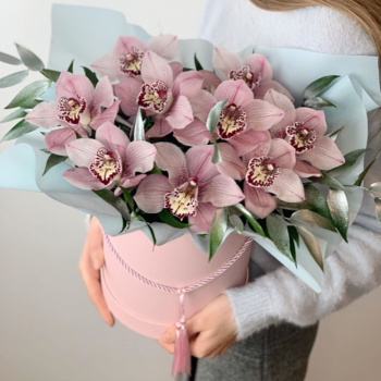 Фотография 9 розовых орхидей в шляпной коробке №14 