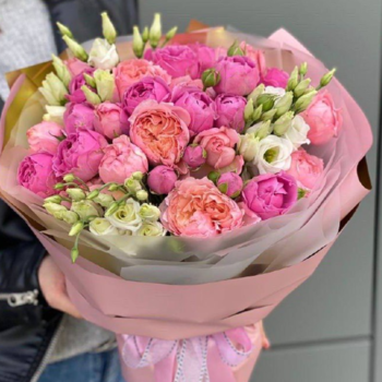 Фотография Букет из пионовидных роз и эустом в розовых тонах "Нежный союз" 