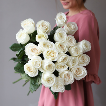 Фотография Букет из 25 белых высоких роз (Эквадор) 70 см 