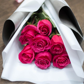Фотография Букет из 7 розовых роз "Топаз" 