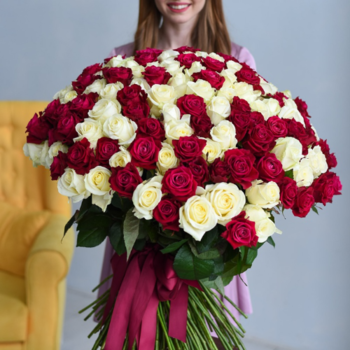 Фотография Букет из 201 красной и белой розы 70 см 