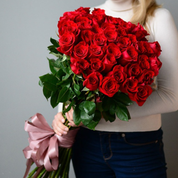 Фотография Букет из 35 высоких красных роз (Эквадор) 70 см 