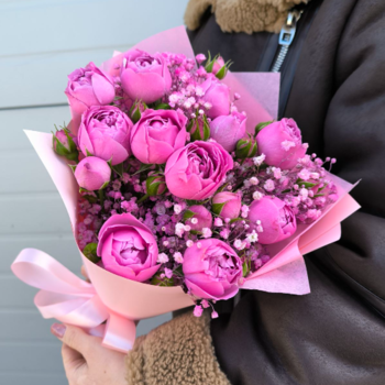 Фотография Букет из пионовидных роз и гипсофилы 