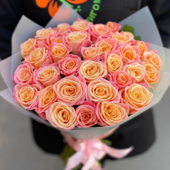 Фотография Букет из 35 коралловых роз "Мисс Пигги" 