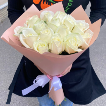 Фотография Букет из 15 белых роз (Арктика) 