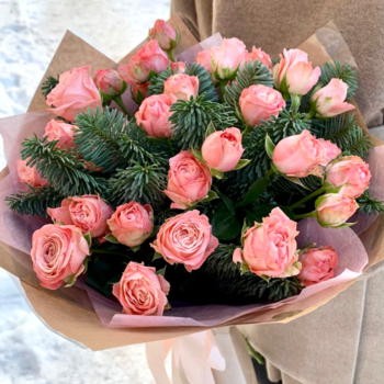 Фотография Букет из кустовых пионовидных роз и нобилиса 