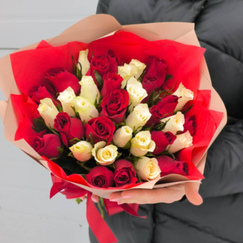 Фотография Букет из 35 красных и белых роз "Кения" 