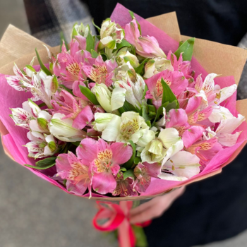 Фотография Букет из 15 альстромерий в нежных тонах 