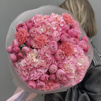 Фотография Романтичный букет с гортензией «Belle Rêve» 