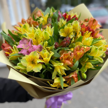 Фотография Букет из 25 альстромерий 