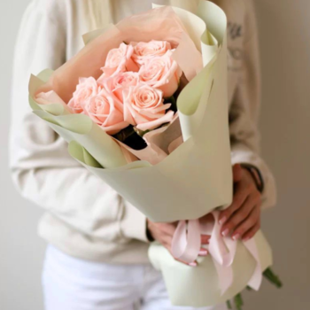 Фотография Букет из 7 нежных роз Premium 