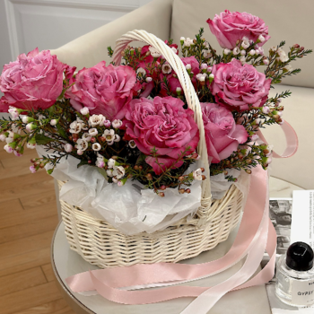 Фотография Эксклюзивные розы Кантри Блю в корзине 