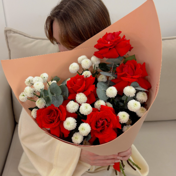 Фотография Букет из хризантемы Ньютон и французской розы 