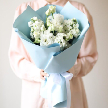 Фотография Букет из белых маттиол и эустомы 