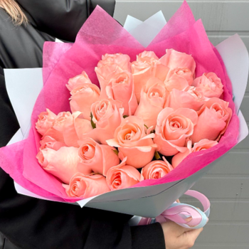 Фотография Букет из 25 нежных розовых роз "Сонетта" 