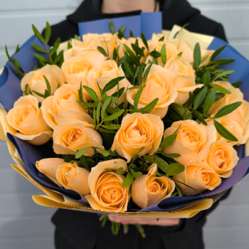 Фотография Букет из 25 персиковых роз "Тепло заката" 