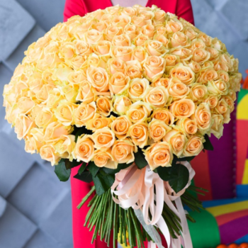 Фотография Букет из 201 кремовой розы 