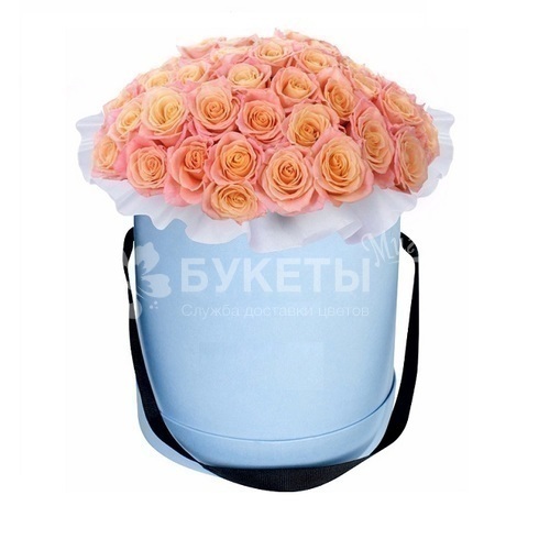 25 коралловых роз в голубой шляпной коробке №19