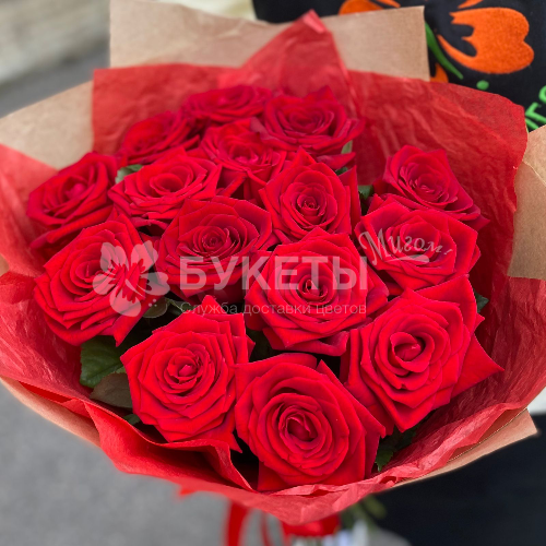 Букет из 15 красных роз "Ред Наоми"