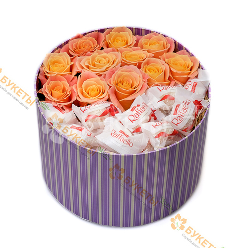 Розы Мисс Пигги и конфеты Raffaello в коробке