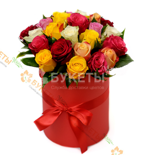 25 кенийских роз в красной шляпной коробке