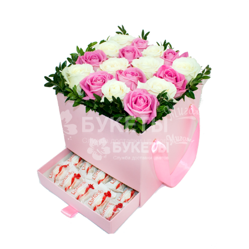 17 бело-розовых роз в розовой коробке шкатулке