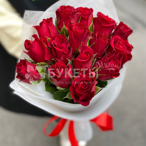 Букет из 15 красных роз "Мадам Ред"