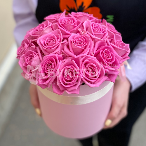 19 розовых роз в розовой шляпной коробке №9