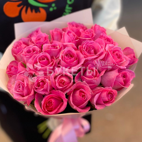 Букет из 25 розовых роз 40 см