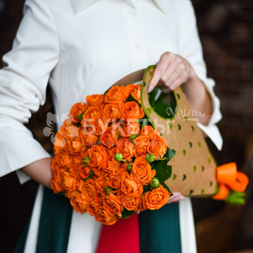 Роза кустовая оранжевая 70 см.