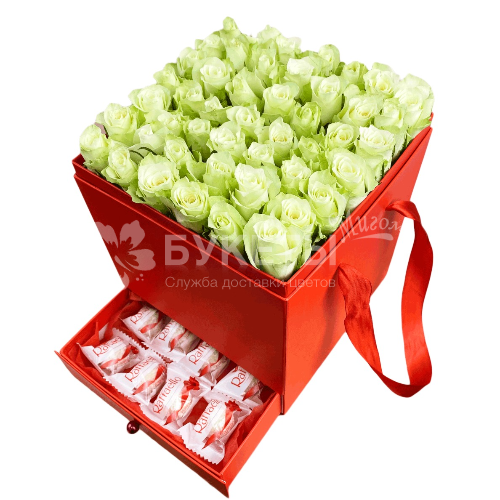 47 кенийских белых роз в красной коробке шкатулке