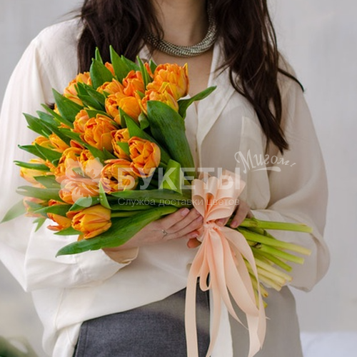 Букет из 25 оранжевых пионовидных тюльпанов