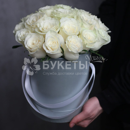 19 белых роз в белой шляпной коробке №35