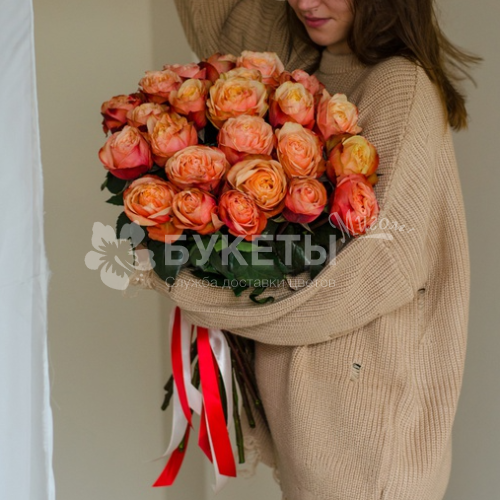 Букет из 25 пионовидных роз "Кахала"