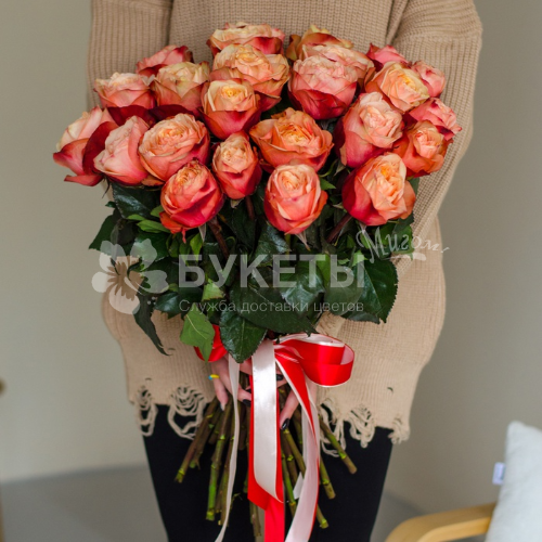 Букет из 25 пионовидных роз "Кахала"