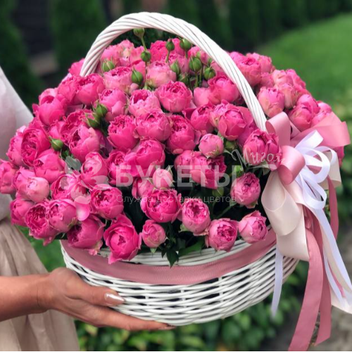Корзина цветов из 19 пионовидных роз "Камелия"