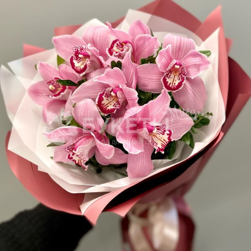 Букет из 7 розовых орхидей