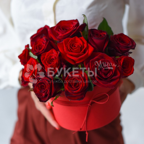15 красных роз в шляпной коробке №36
