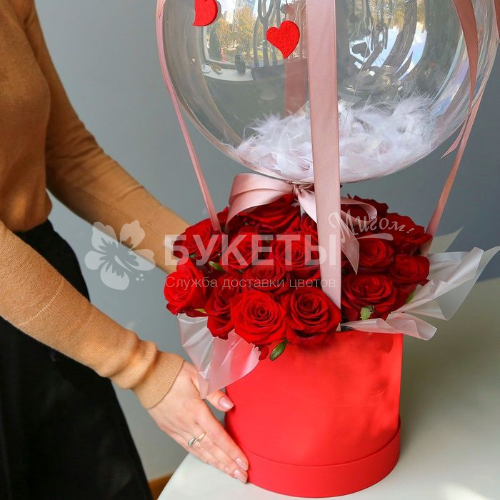 25 красных роз в коробке с шаром