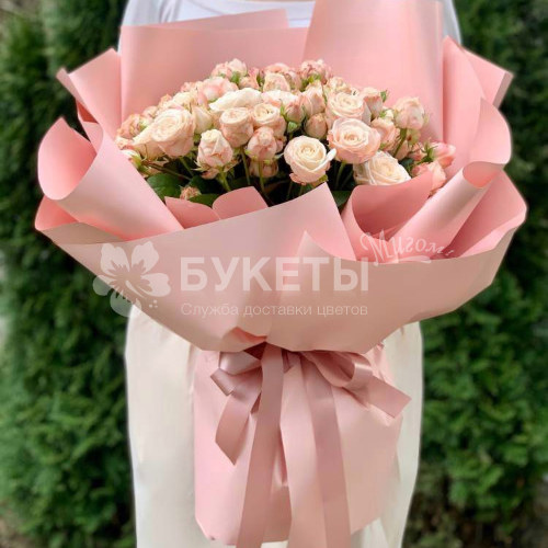 Букет из кустовых пионовидных роз "Мадам Бомбастик"