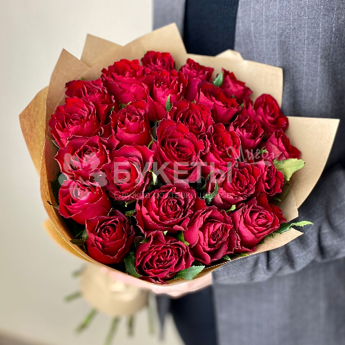 Букет из 25 красных роз "Кения" 50 см