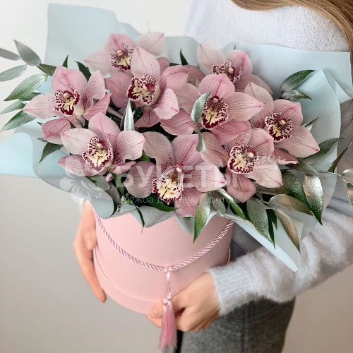 9 розовых орхидей в шляпной коробке №14