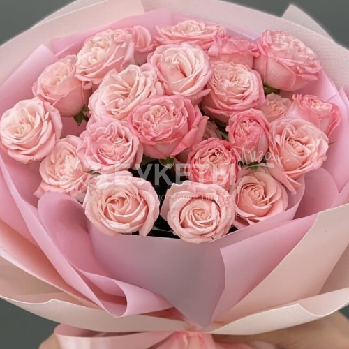 Букет из 5 пионовидных кустовых роз "Мадам Бомбастик"