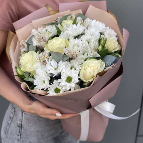 Букет из белых роз и хризантем "Нежность цветов"