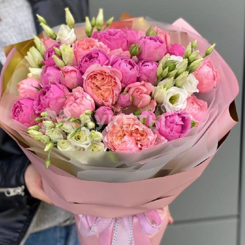 Букет из пионовидных роз и эустом в розовых тонах "Нежный союз"