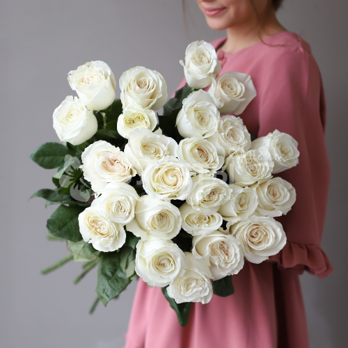 Букет из 25 белых высоких роз (Эквадор) 70 см